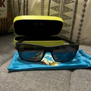 Men’s Oakley Two Face Grey and Black with Square O Hard Case